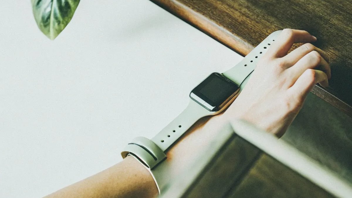 Wearable Tech for Travelers: What’s Worth It in 2025